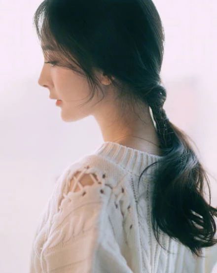 【悦看】明星随便一个低马尾就超好看,我却普通,是没注意这四点