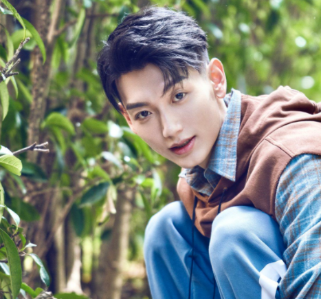 看到全职高手中陈夜辉的古装照后网友帅到移不开眼