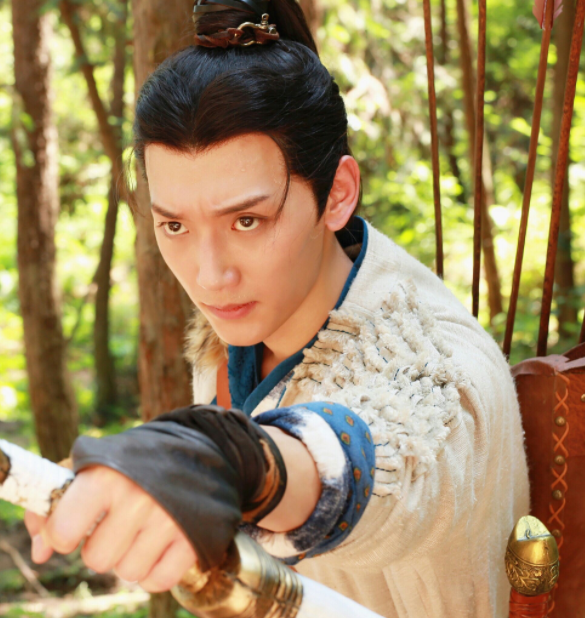 看到全职高手中陈夜辉的古装照后网友帅到移不开眼