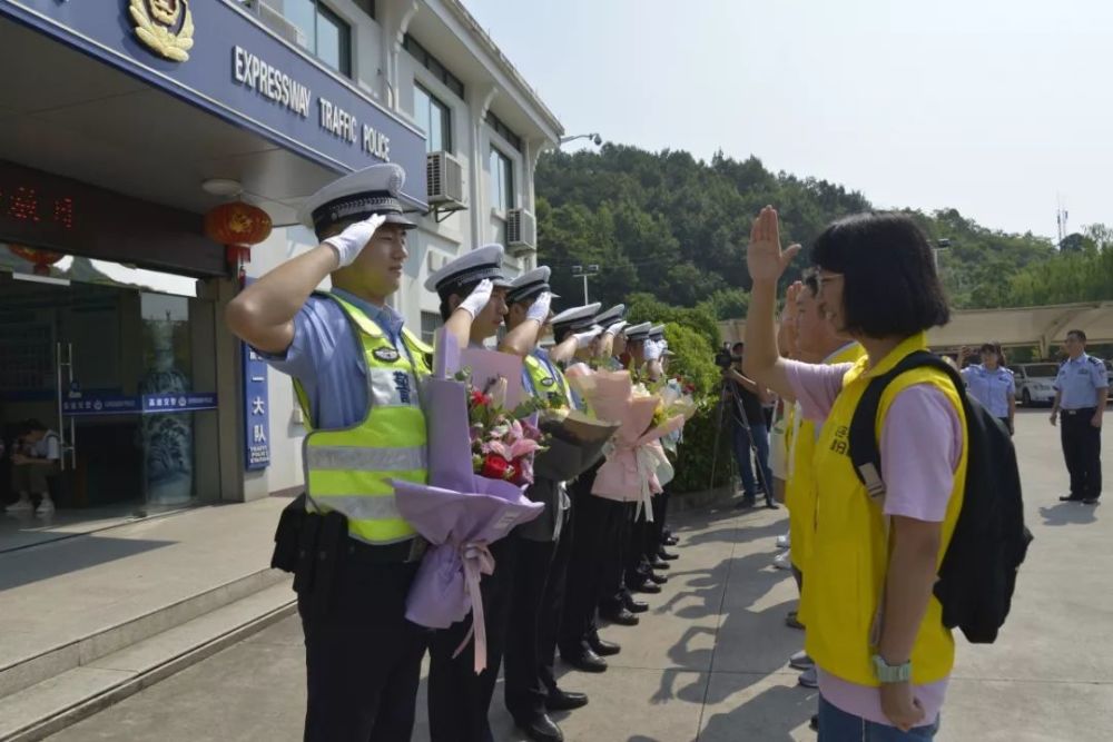 金华高速交警警营迎来了一批小客人