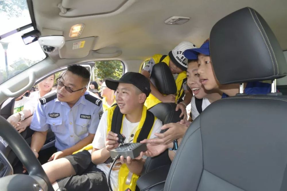 金华高速交警警营迎来了一批小客人