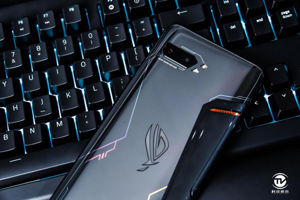 电竞酷炫机甲风十足 rog游戏手机2真机外观图赏
