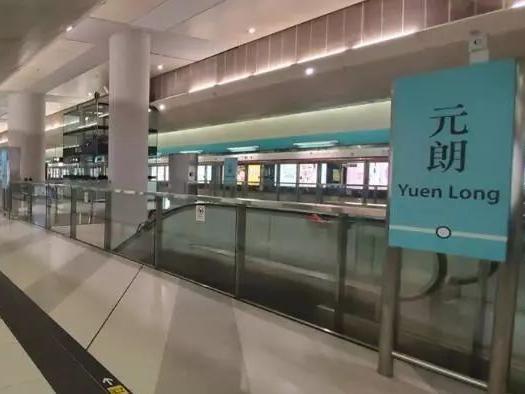 黑衣人元朗西铁站搞事留下一片狼藉后港铁安排专列送他们离开