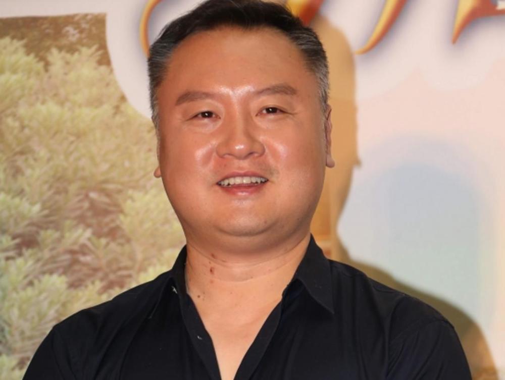 汪小菲力挺的滕华涛什么来头他捧红了多位大咖前任还是高圆圆