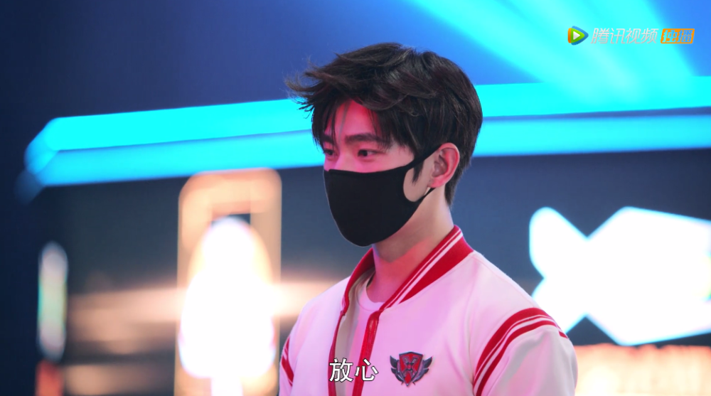 全职高手叶修重回荣耀赛场这次摘下了口罩却遭到粉丝的炮轰