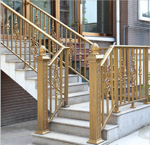 从风水角度上来讲:楼梯和过道是关乎一栋房子和一家人的财运