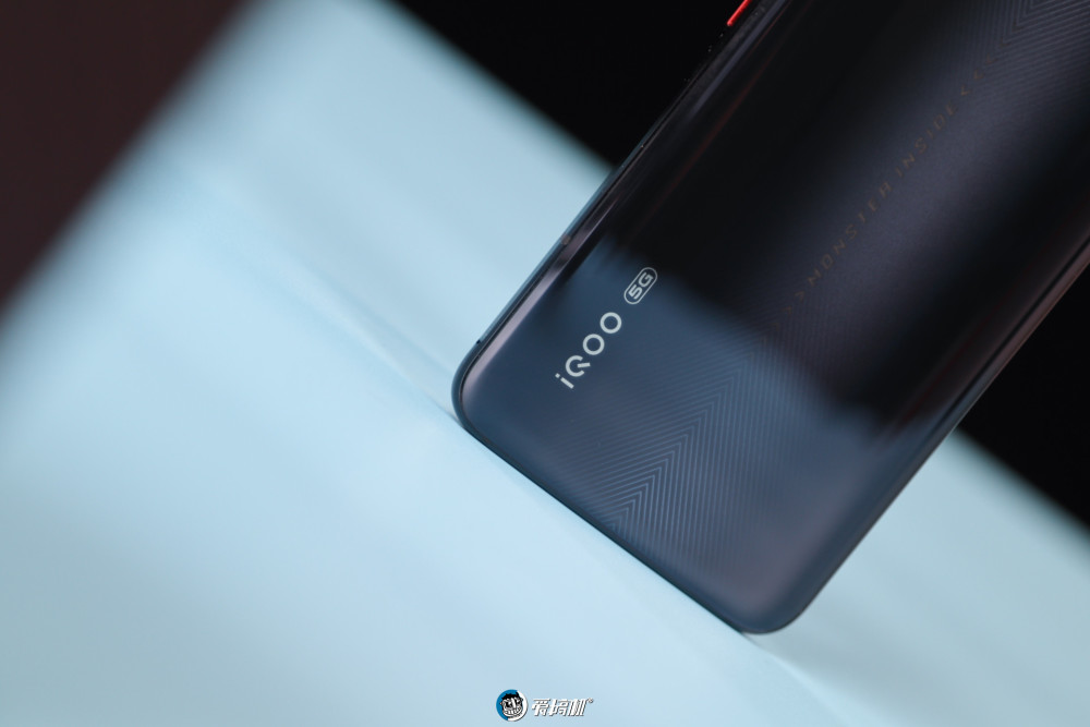 iqoopro5g快速上手最便宜5g手机来了买不买