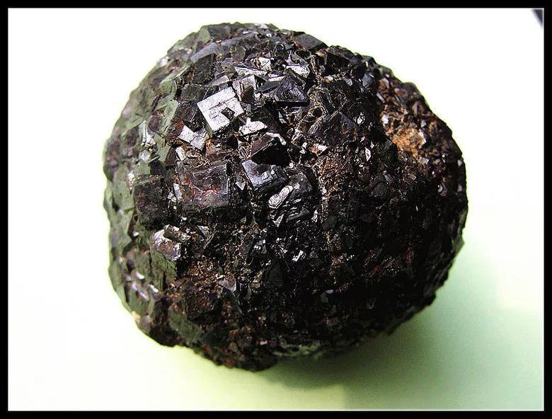 陨石中某些经典种类的陨石,如:铁陨石,石铁陨石,月球陨石,火星陨石