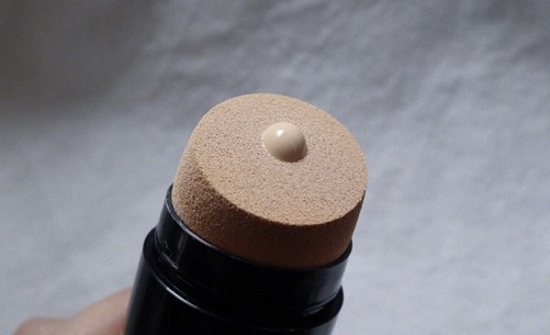 国内有一种"一抹白"cc棒,一支在手全都有,打造整容级妆效