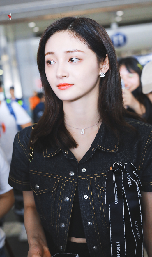 有一种"整容"叫周洁琼剪刘海,网友瞬间炸锅,赶快换回去!