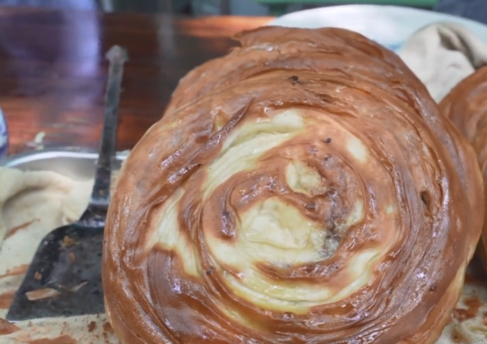 西安公认第一的油糊璇牛肉馅多到溢出来咬一口酥到掉渣