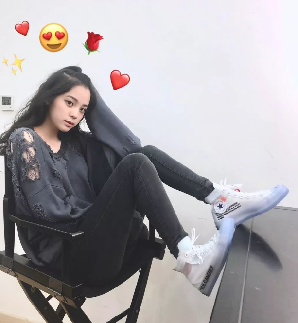 有种"炫富"叫欧阳娜娜的匡威,看清款式后,网友:多少人的梦想