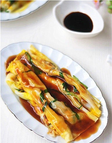 青菜鸡蛋肠粉,一款经典的广式早茶