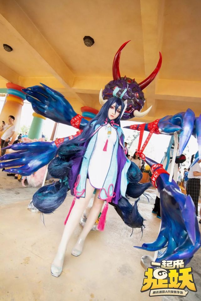 息忘川coser-绾绾木偶coser-猫猫子(左)  优栗鼠(右)七蛋好想把它们都