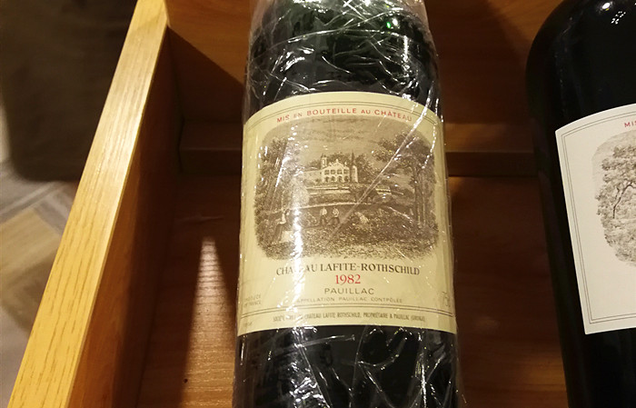 82年的拉菲只有24万瓶,为啥到现在还没卖完,难