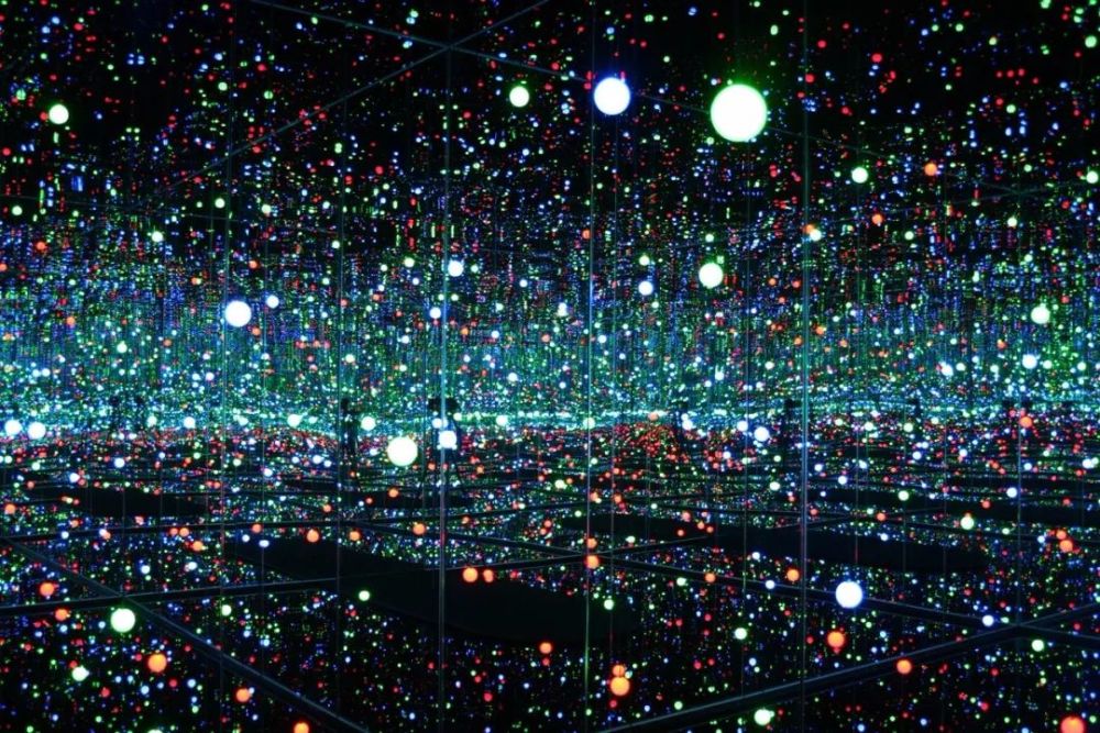 草间弥生之无限镜屋纽约艺术展,彩色LED灯创造的奇妙空间