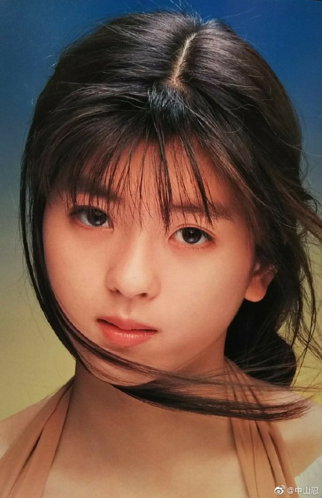 她是日本歌坛天后的妹妹 同是李连杰红颜知己 今46岁依然单身