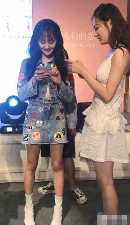 胖了十斤的郑爽和徐璐同台,这腿竟然比徐璐的还要瘦一圈