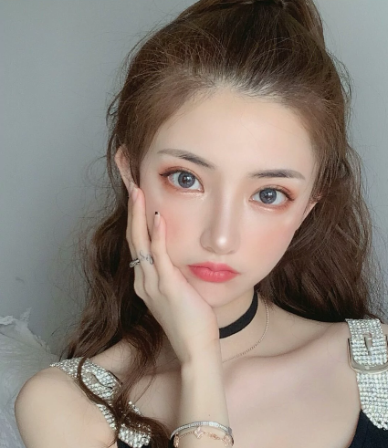 "异性缘"贼好的女生,脸上基本都有"3特征",不知你占了几个