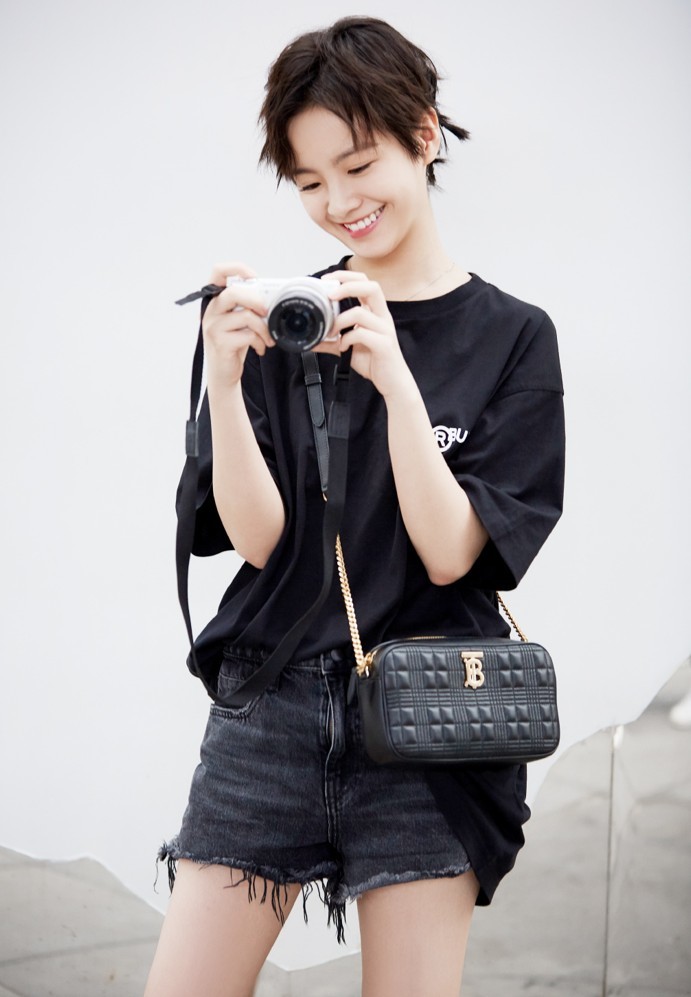 "乔英子"终于变叛逆少女,剪短发扎小辫子,才19岁就这么会玩