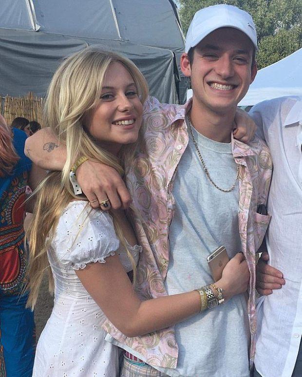 美国21岁富二代家产过亿疑遭不住名模女友分手打击自杀