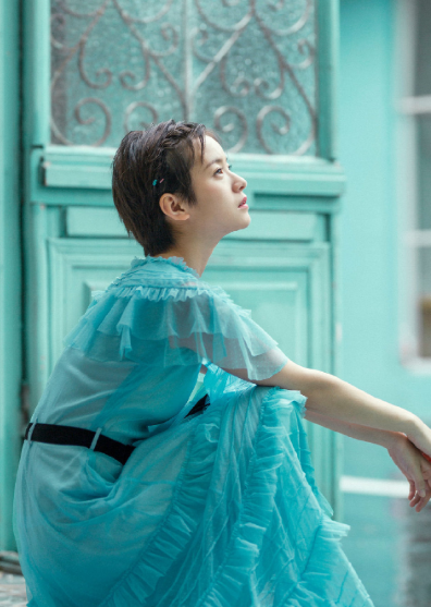 因小欢喜圈粉无数剪气质短发惹人爱李庚希会成为新女神