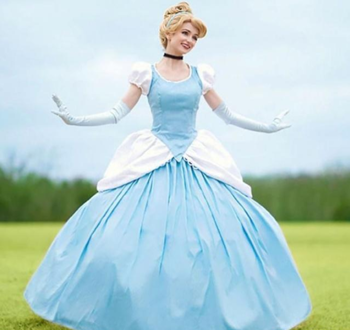 一人就cos整个迪士尼公主爱莎表情神还原艾洛公主美翻了