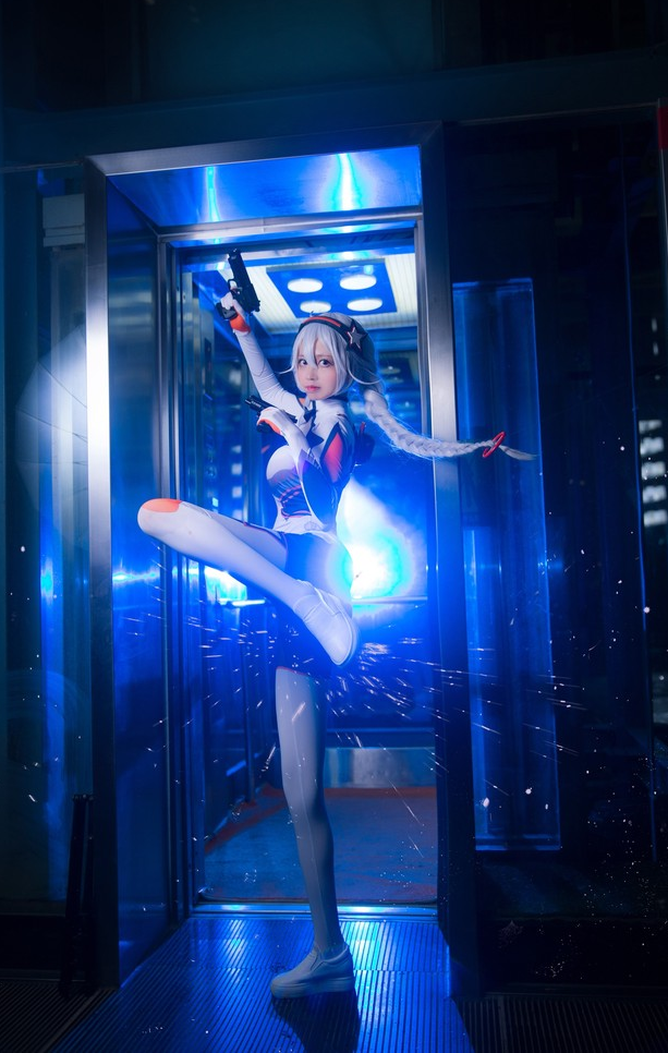 初中生无痕衣cos琪亚娜,当她腿抬起的那刻,服务器都要瘫痪了