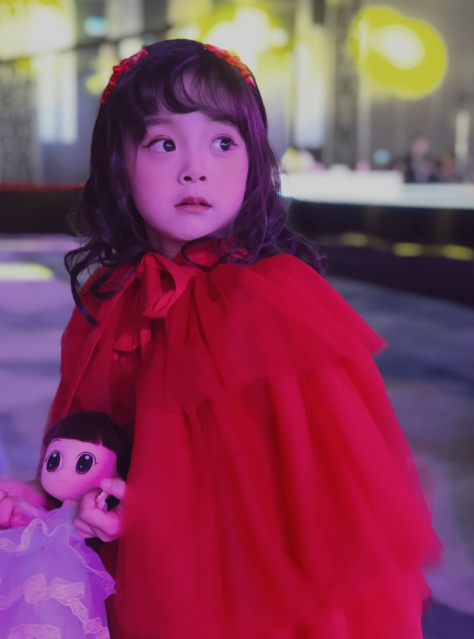 放开我北鼻哈琳公主长大了穿旗袍走秀比混血儿还要精致