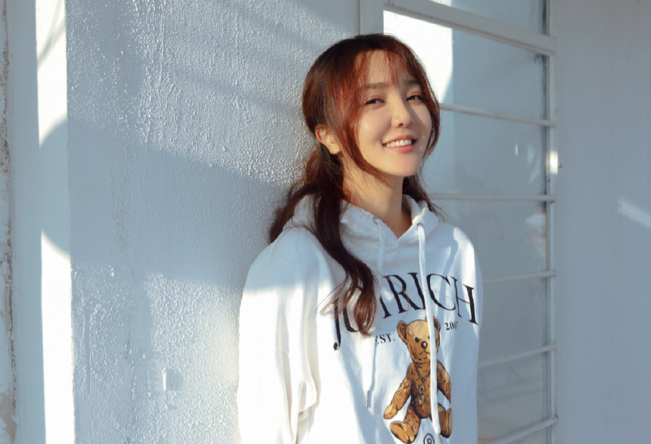 靳梦佳承认分手 汪苏泷比她大四岁 三个月的恋情告终