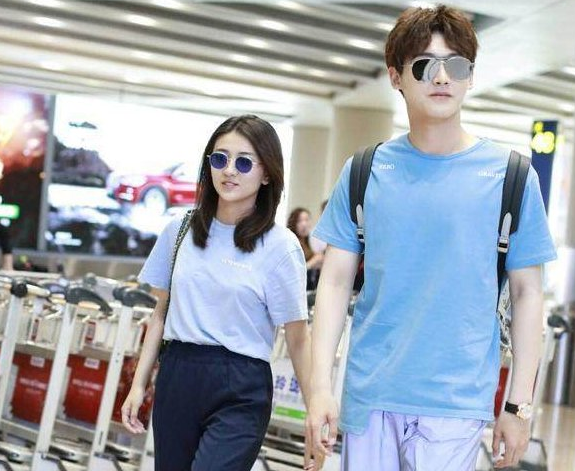 梁洁和未婚夫现身打破传闻,两人距离引争议,网友表示咋这么远