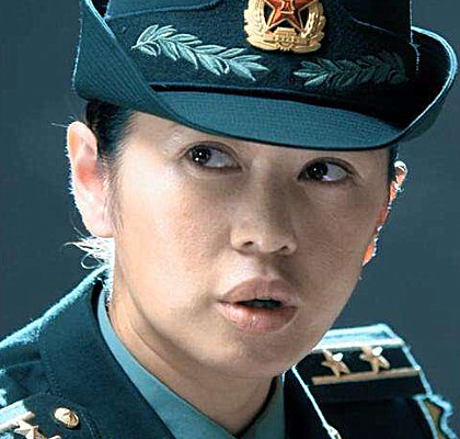 还记得《战狼》中的龙小云吗?看到她的"长发照",美到高攀不起