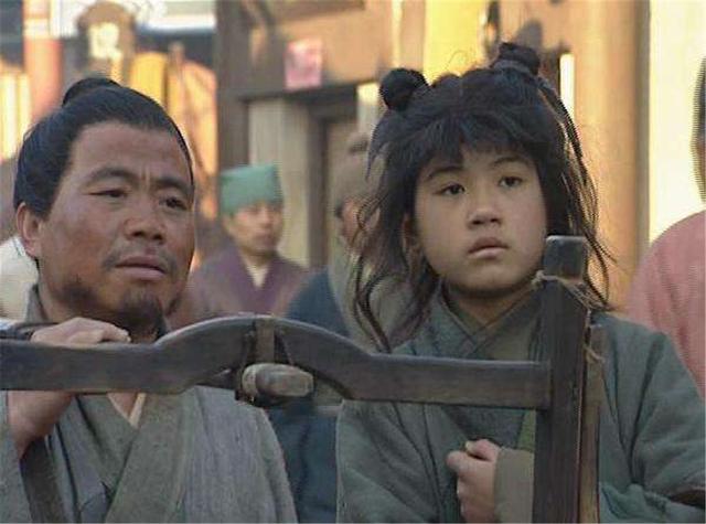 武松与武大郎身高相差悬殊,他们真的是亲兄弟吗?说出来你别不信