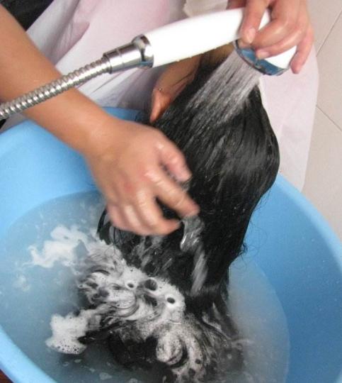 刚洗的头发隔天又油教你3个小妙招头发一星期不洗都不油