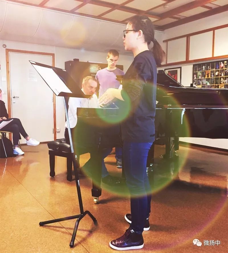 让美声更易推广" "不仅如此 我们还特地邀请了 钢琴演奏家王晶晶老师