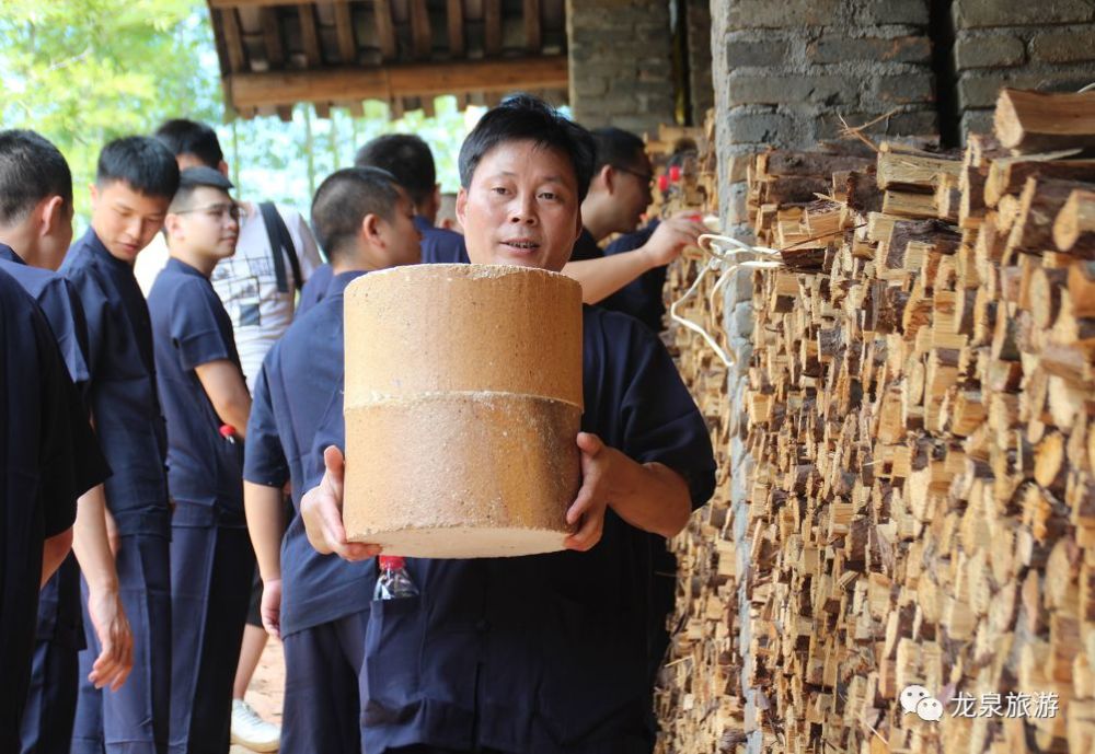 著名音乐制作人捞仔和浙江经视名嘴舒中胜来不灭窑火开窑喽