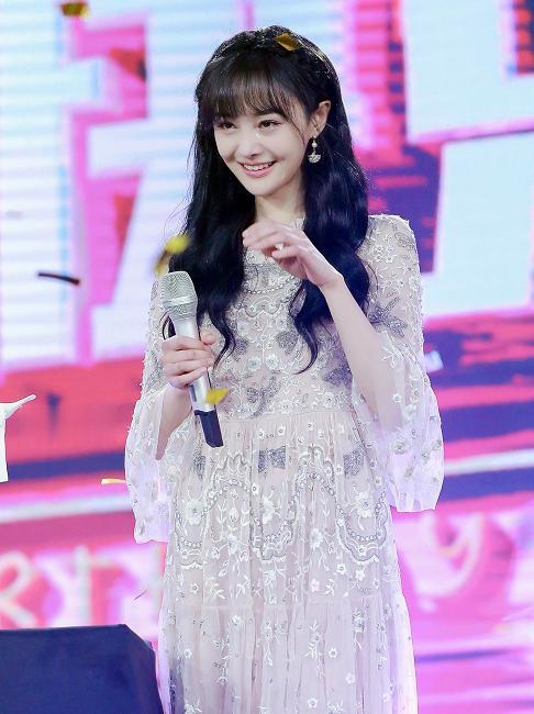 求你了!郑爽以后请穿轻熟风吧,穿蕾丝裙的样子真的很仙气