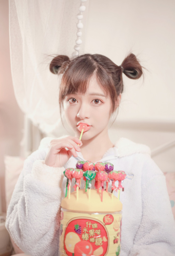 石雪婧精美壁纸,两个丸子头,可爱又萌力十足!