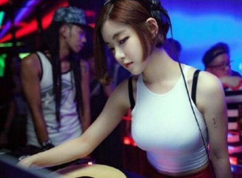韩国 最美女dj 是位小女孩 其实已经30岁 冻龄颜值太夸张