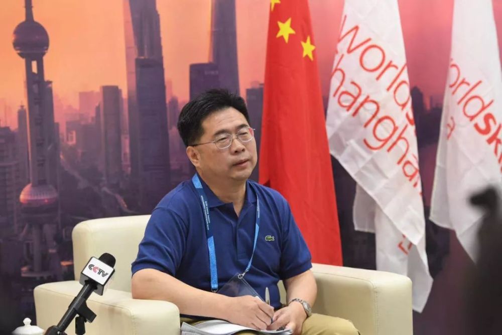 8月22日,上海市人社局副局长张岚在接受记者采访时说,从组织策划到