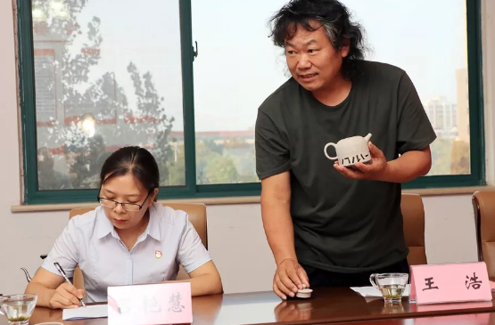 宝丰县举行艺术家王浩汝窑作品授权仪式