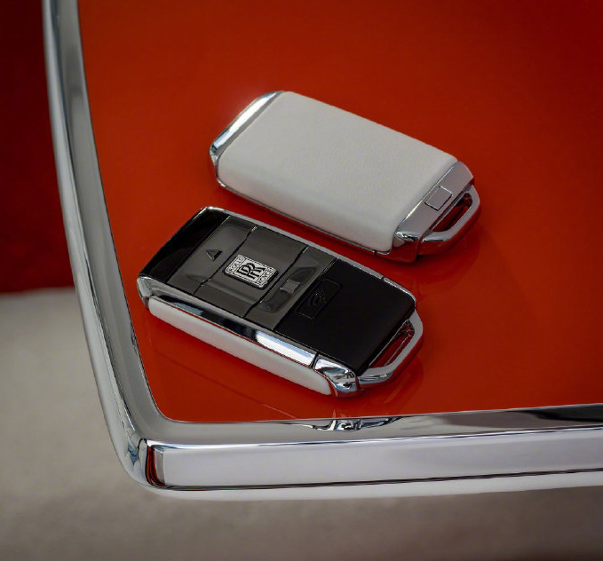 劳斯莱斯库里南车钥匙所以将来如果看到类似这样的车钥匙,一定不要掉