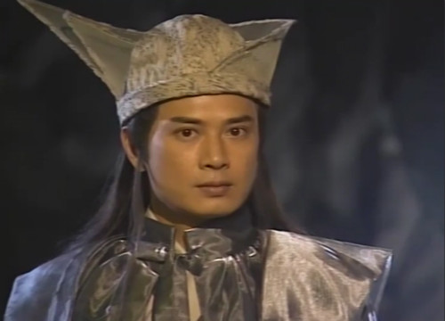 略胜范遥,当初成昆偷袭光明顶,险些独指灭明教,连续施展两招幻阴指,才