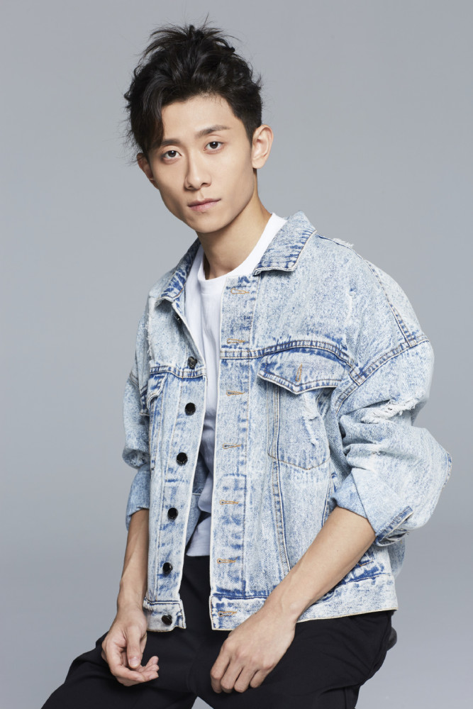 张一山|张一山与宋妍霏分手后私生活遭质疑，网友爆料：他用小号私信我的美女同学