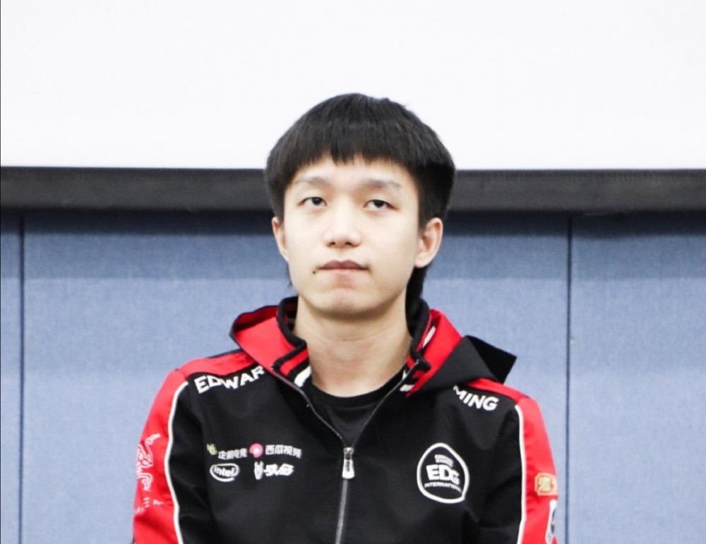 定心丸!厂长接受采访表示不会退役"我的青春饭会久一点"