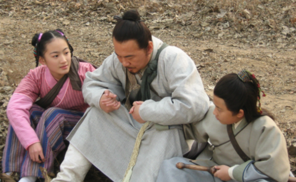 电视剧《李白》中的李白和他的一双儿女    剧照