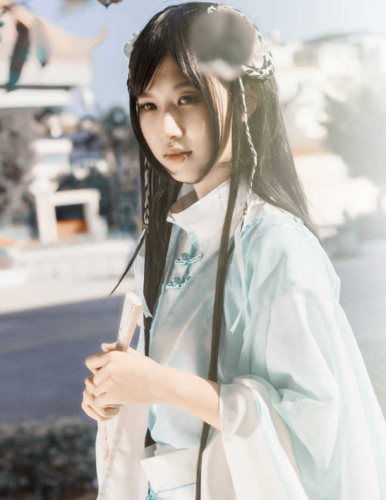 有种"整容"叫coser穿汉服,看清正脸,网友:撞脸蔡徐坤!