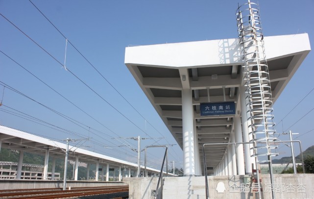 贵州首条城际铁路 六枝南站修建完毕