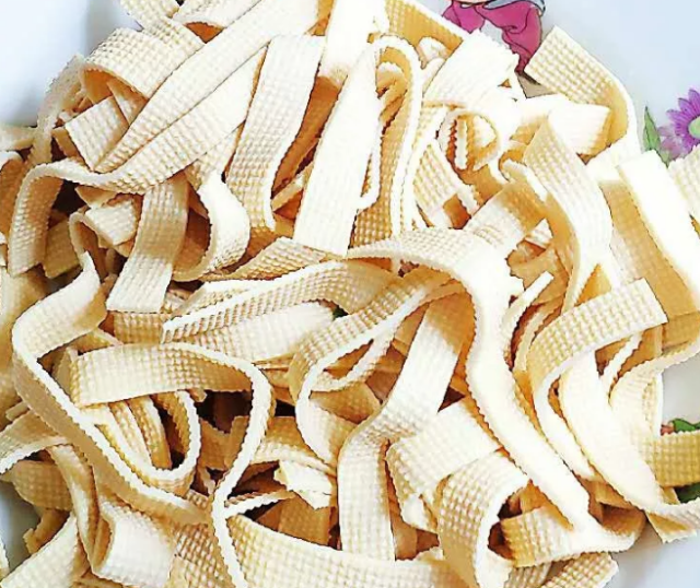 大叔家的家常菜:茼蒿炒千张,香气扑鼻,软糯脆爽,家人爱吃!