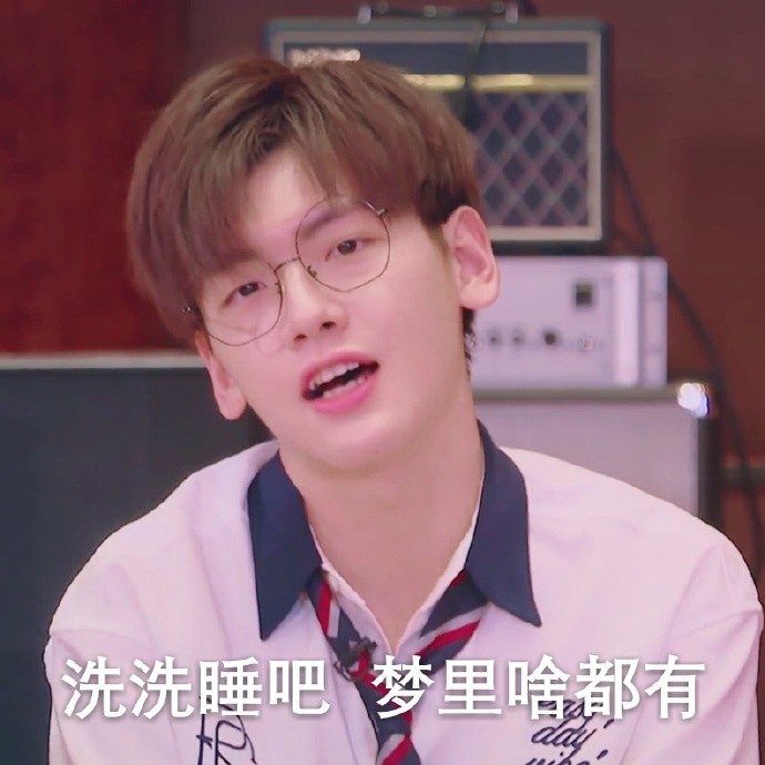 r1se翟潇闻搞笑表情包你就陪闻闻唠个五块钱的呗